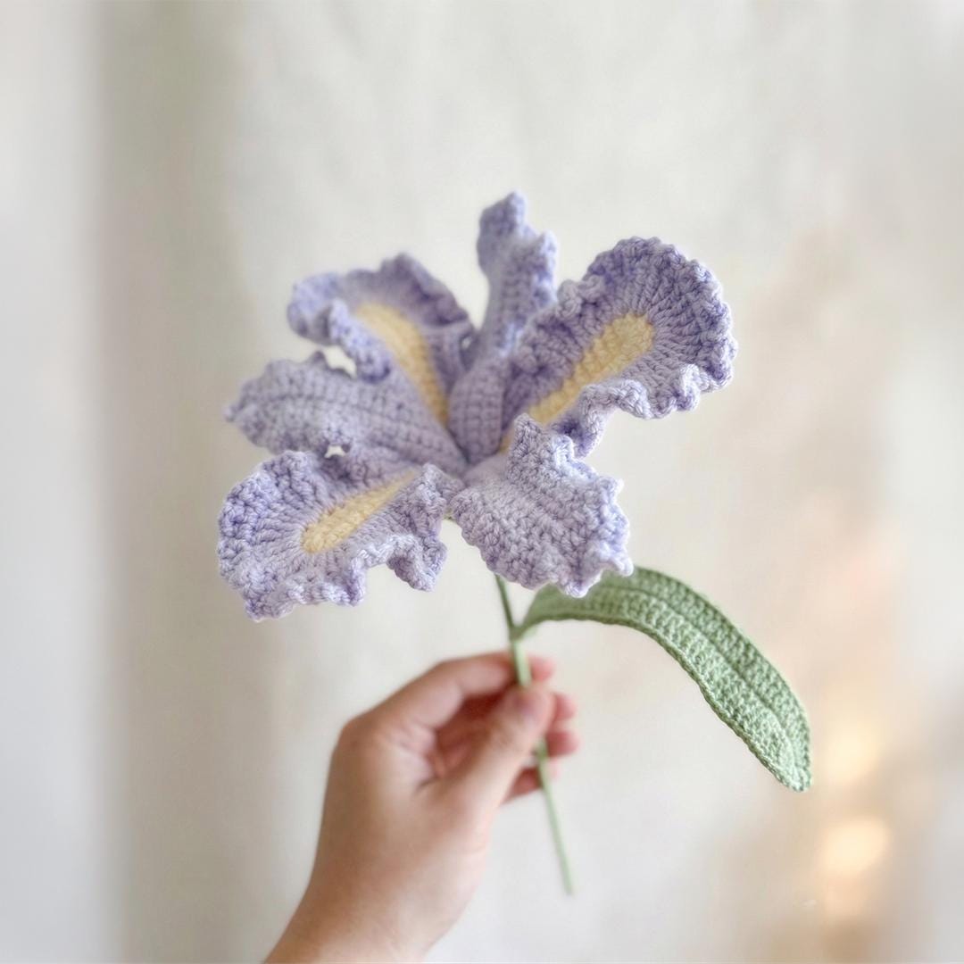Iris Crochet Flower Pattern PDF with Video Tutorial, Elegant Bouquet DIY Gift
