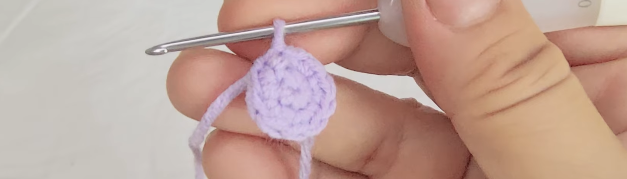 Butterfly Ranunculus crochet petals after rounds 1 and 2