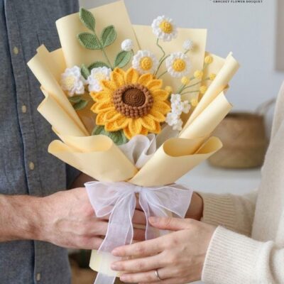 Crochet Sunflower Bouquet, Hand-Knotted Daisies, Everlasting Yarn Flowers, Gift for Mom