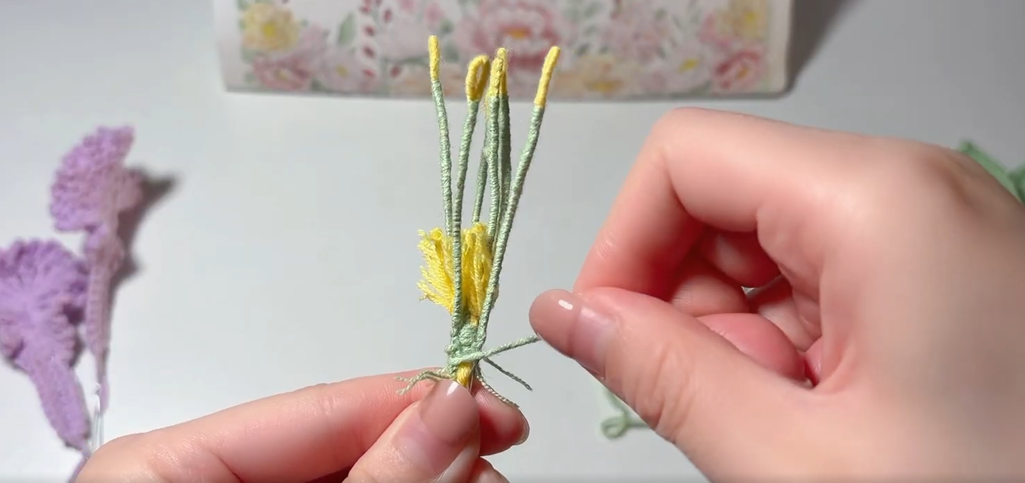 Joining the flower centre and stamens to a floral stem