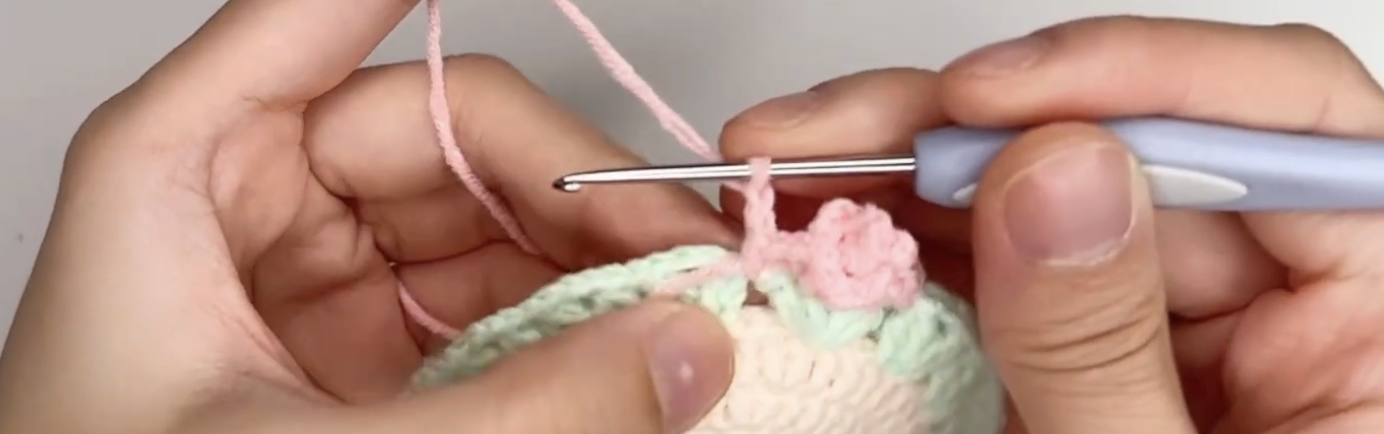 Joining the next section of the crochet tulip coaster
